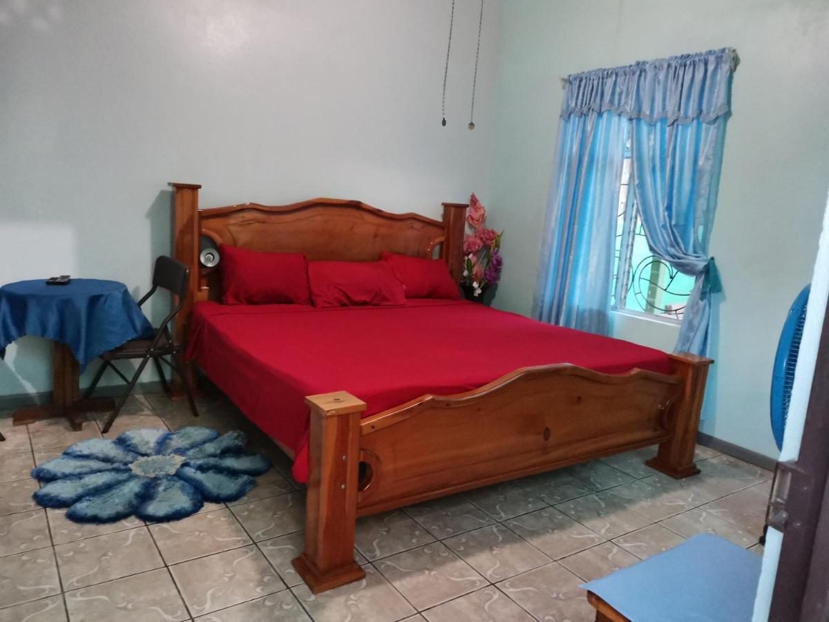 Cabinas Mitchaelle'S Puerto Viejo de Talamanca Екстериор снимка