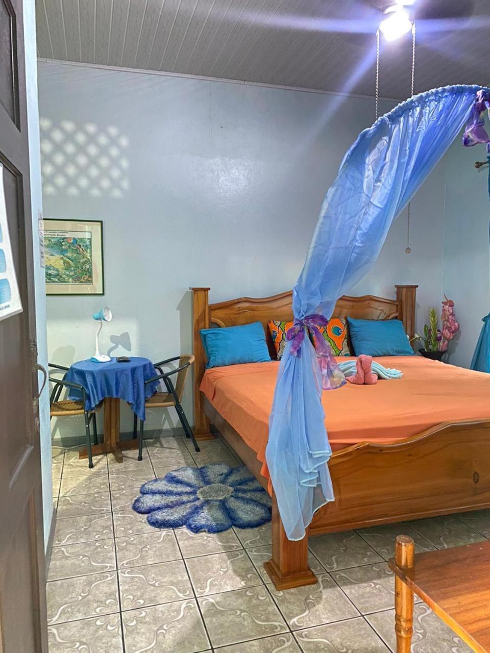Cabinas Mitchaelle'S Puerto Viejo de Talamanca Екстериор снимка